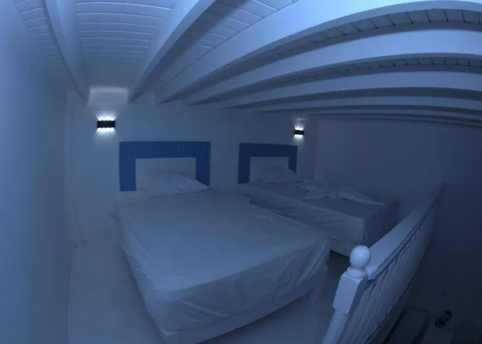 Hotel Greek Club Camp
